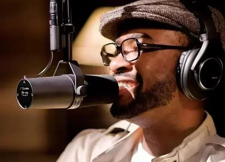 New SM7B Professional Dynamic Cardioid Microphone For Live Vocals Recording Performance Studio Selectable Frequency Response Mic