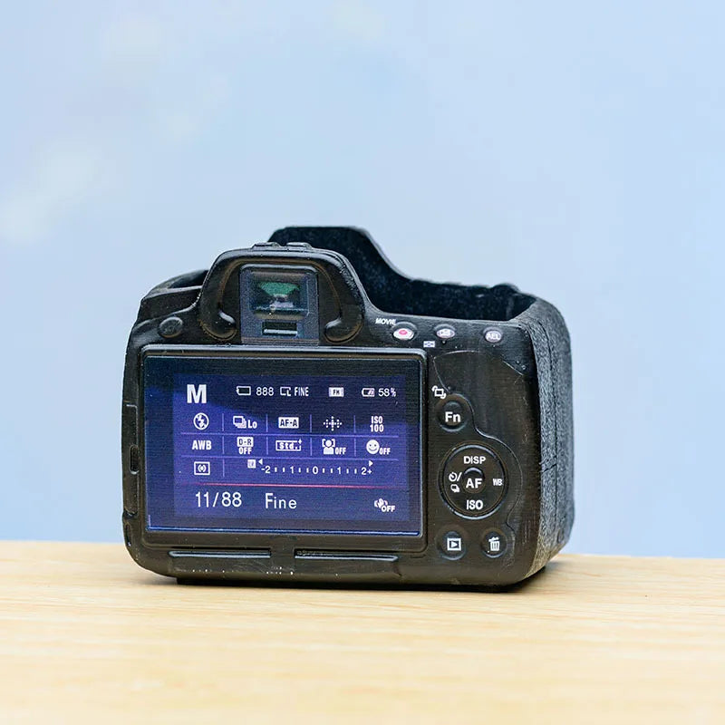 Contemporary European Design Home Bar Counter Ornament Modern Glazed Resin Flower Pot for Garden Courtyard Digital Camera Style