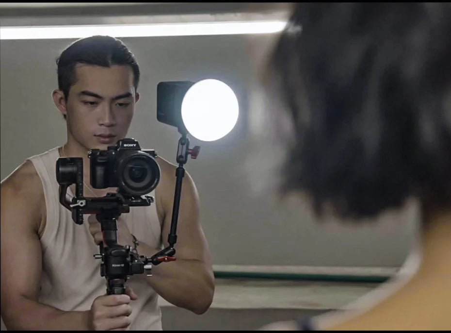 Ulanzi L024 40W RGB Video Light 2500-6500K Bi-color 0-359° RGB COB Light Mini Bowens Mount Fill Light 3400mAh COB Light