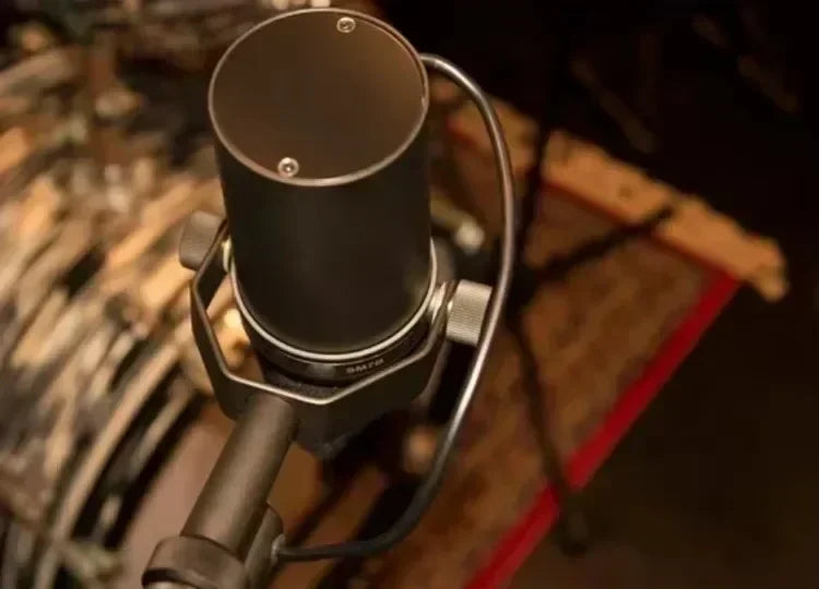 New SM7B Professional Dynamic Cardioid Microphone For Live Vocals Recording Performance Studio Selectable Frequency Response Mic